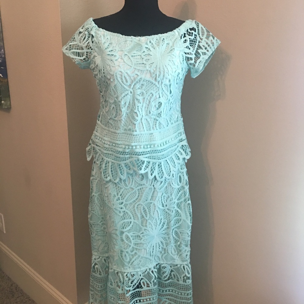 2pc lined lace dress, side zip, sea foam green,  never worn,excellent condition
